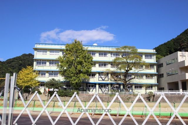 小学校　戸石小学校（小学校）まで1800m