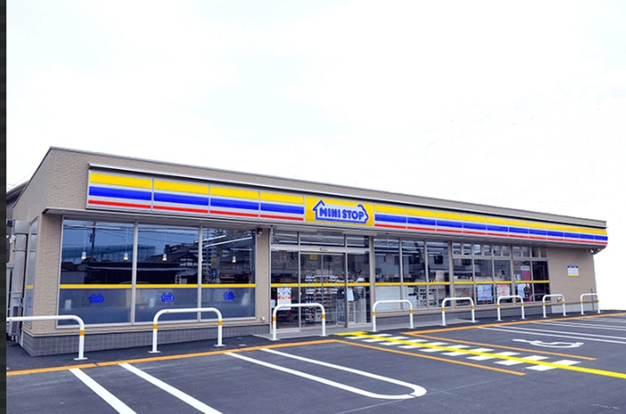 コンビニ　ミニストップ所沢上新井店（コンビニ）まで400m