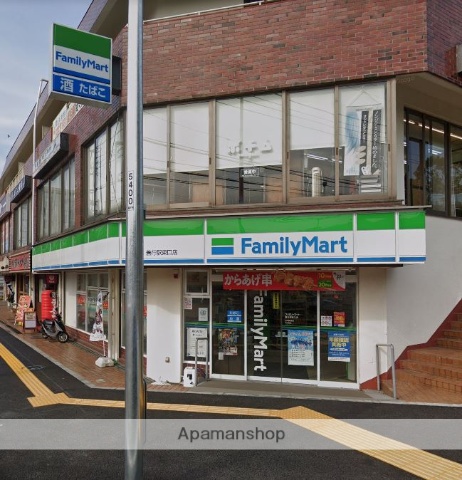 コンビニ　ファミリーマート（コンビニ）まで321m