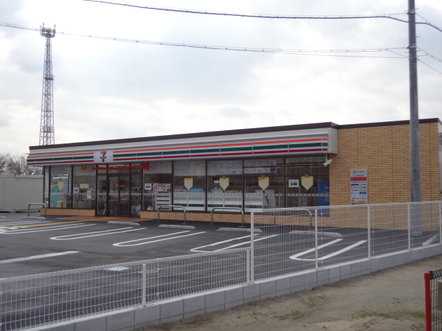 コンビニ　セブンイレブン（コンビニ）まで986m