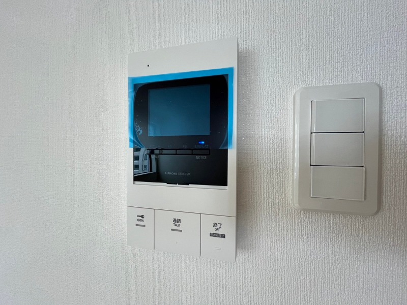 セキュリティ　ＴＶモニター付インターホンです。来客者の顔が見えるので安心！
