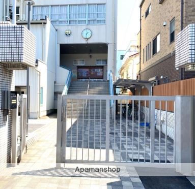 中学校　深川第六中学校（中学校）まで231m