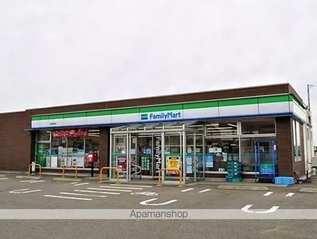 コンビニ　ファミリーマート（コンビニ）まで1313m