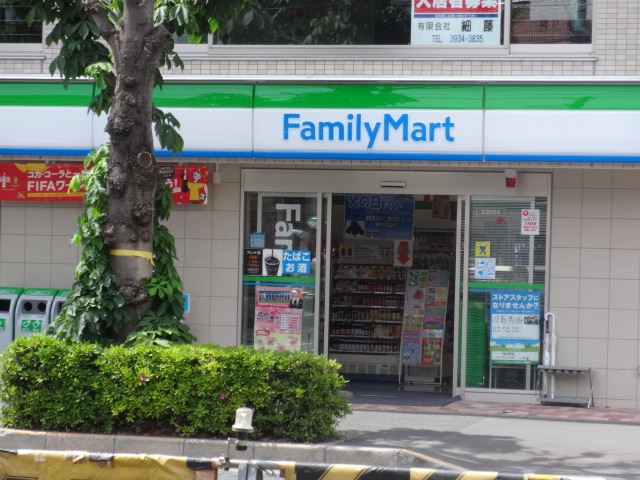 コンビニ　ファミリーマート（コンビニ）まで80m