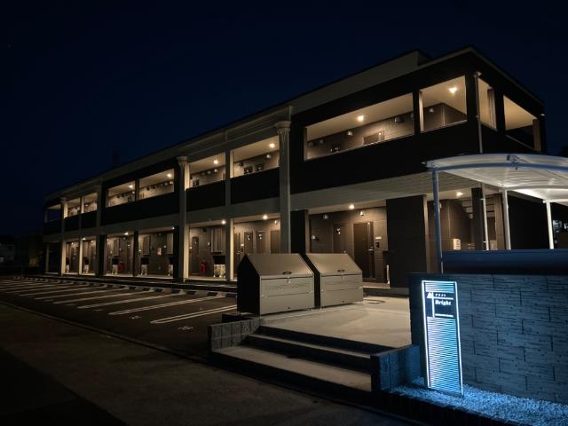 建物外観　外観写真（夜）