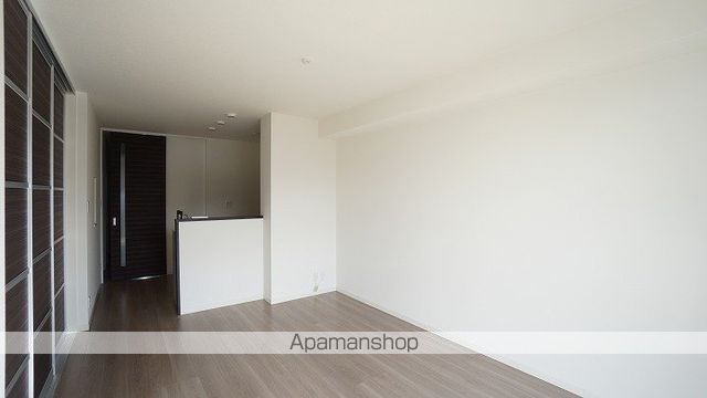 ラーガハウス茶屋町の居間写真