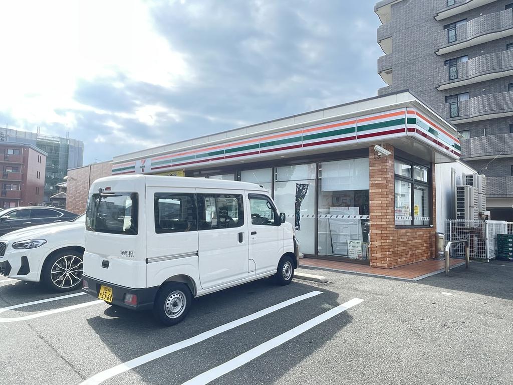 コンビニ　セブンイレブン太宰府通古賀3丁目店（コンビニ）まで93m