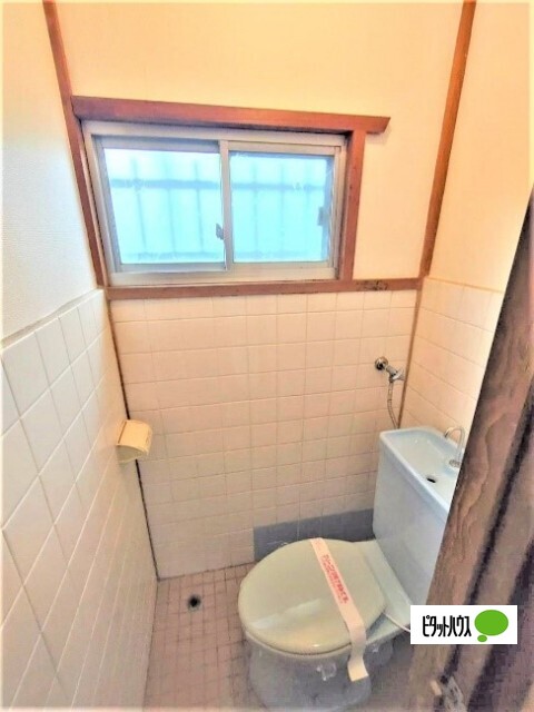 ＪＲ和歌山線 下井阪駅 徒歩27分 2階建 築48年のトイレ写真