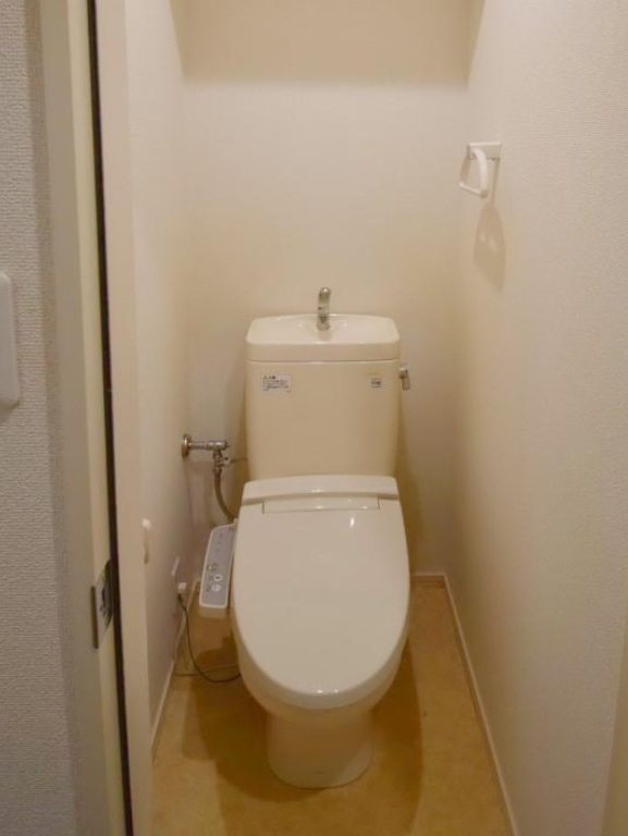 小田急線 千歳船橋駅 徒歩7分 3階建 築22年のトイレ写真
