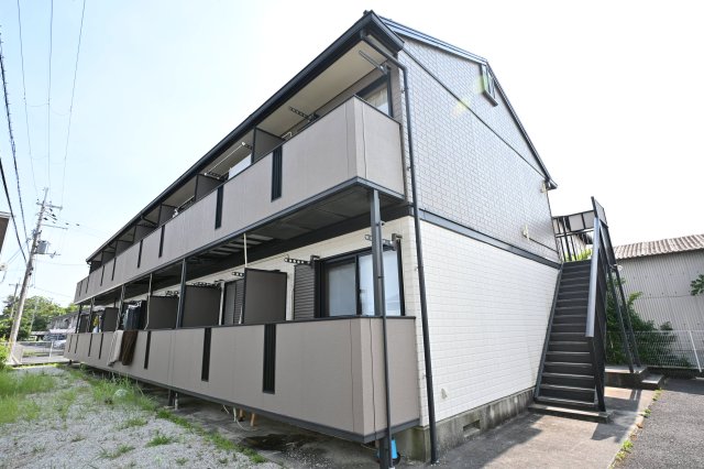 ＪＲ関西本線 奈良駅 バス乗車時間：16分 最寄りバス停で下車 徒歩7分 築30年