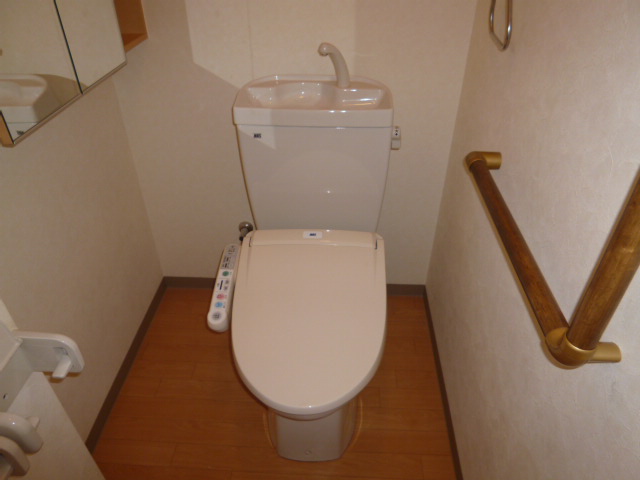 トイレ　シャワー付きトイレ