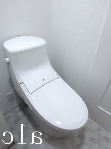 東京メトロ丸ノ内線 新高円寺駅 徒歩10分 3階建 築7年のトイレ写真