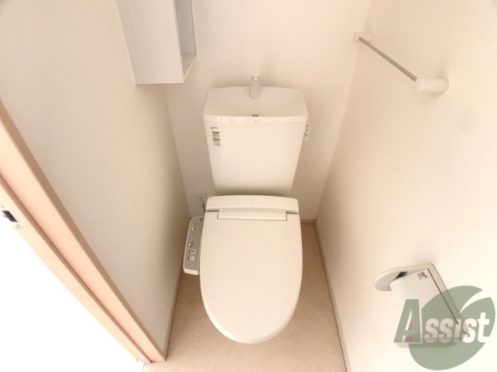 トイレ　トイレはウォシュレット機能付きで、快適にお過ごしいただけます