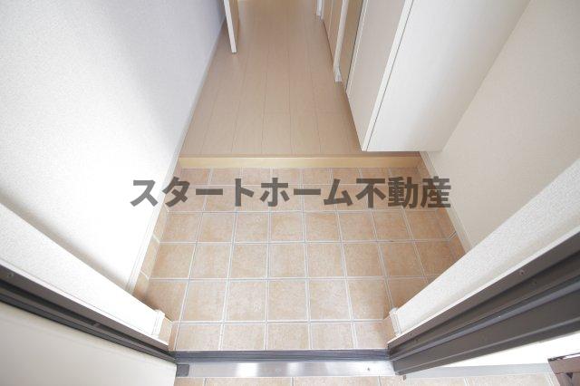 ＪＲ徳島線 徳島駅 バス乗車時間：20分 最寄りバス停で下車 徒歩2分 2階建 築13年の玄関写真