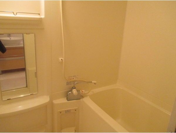 バス・シャワールーム　※写真は同じマンションの違う部屋のものになります。