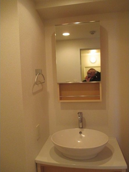 洗面設備　※写真は同じマンションの違う部屋のものになります。