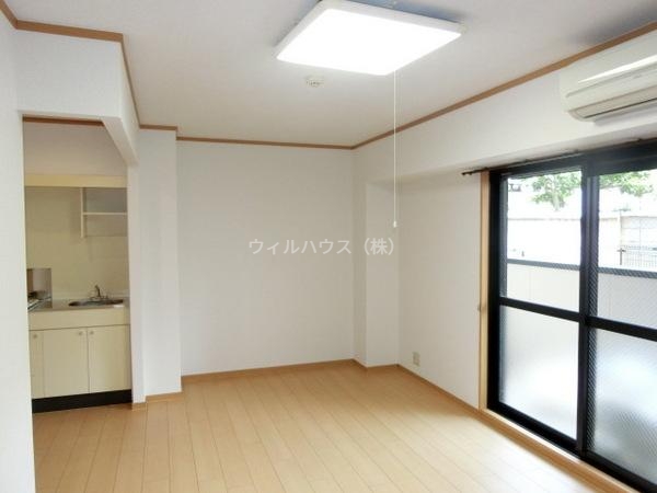 居室・リビング　洋室広々！