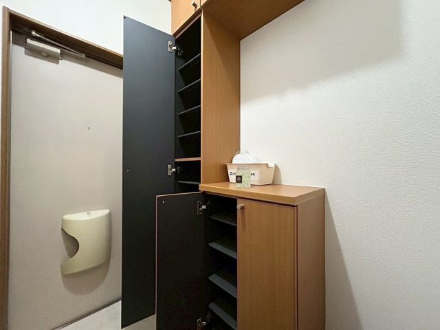 玄関　別部屋の写真です