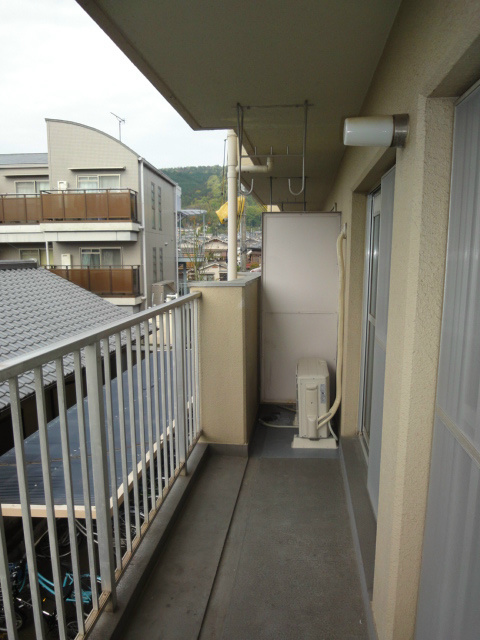 地下鉄東西線 御陵駅 徒歩2分 3階建 築43年の内装写真