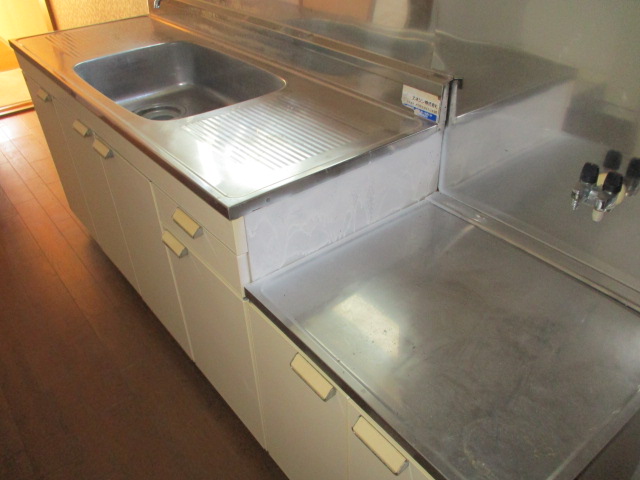 浜松市中央区 2階建 築30年のキッチン写真