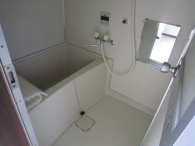 バス・シャワールーム　お風呂・トイレ別です