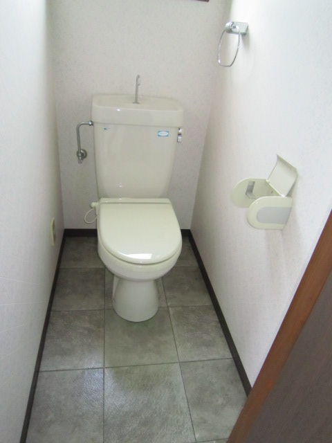 トイレ　タオルホルダー付き