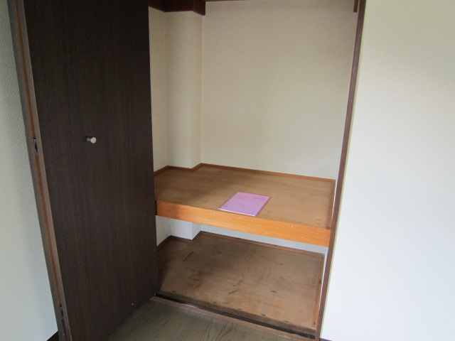 収納　押入れタイプの収納なのでたっぷり収納できます