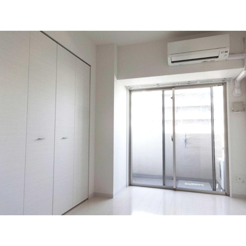 居室・リビング　南西向きで明るいです。