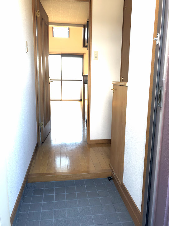 玄関　清掃前です。