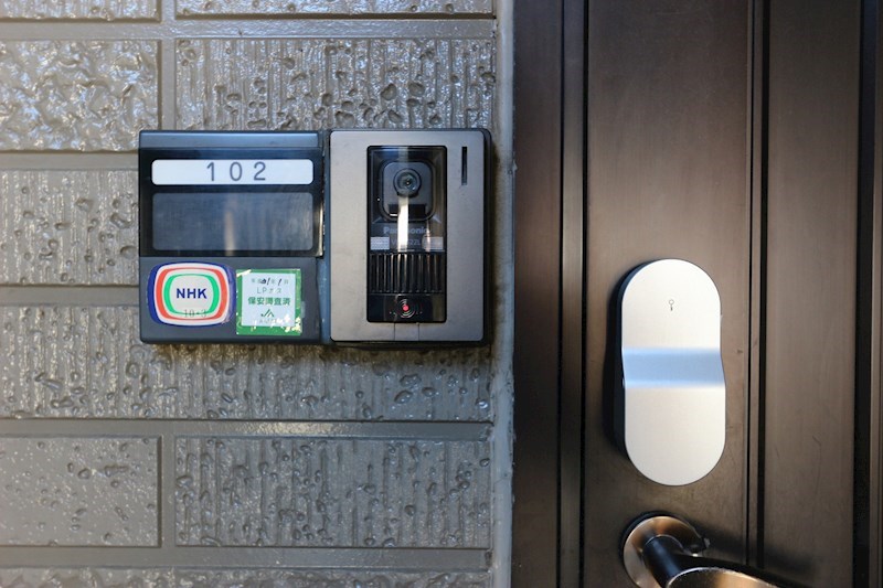 エントランス　玄関ドアICカードタッチで開きます