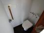 トイレ　こちらはトイレです。清潔感があり、安心して使用できます。