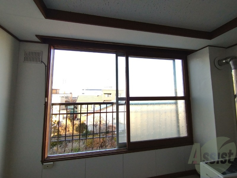 バルコニー　窓を開けると風通しも良く、気分も上がりそう！