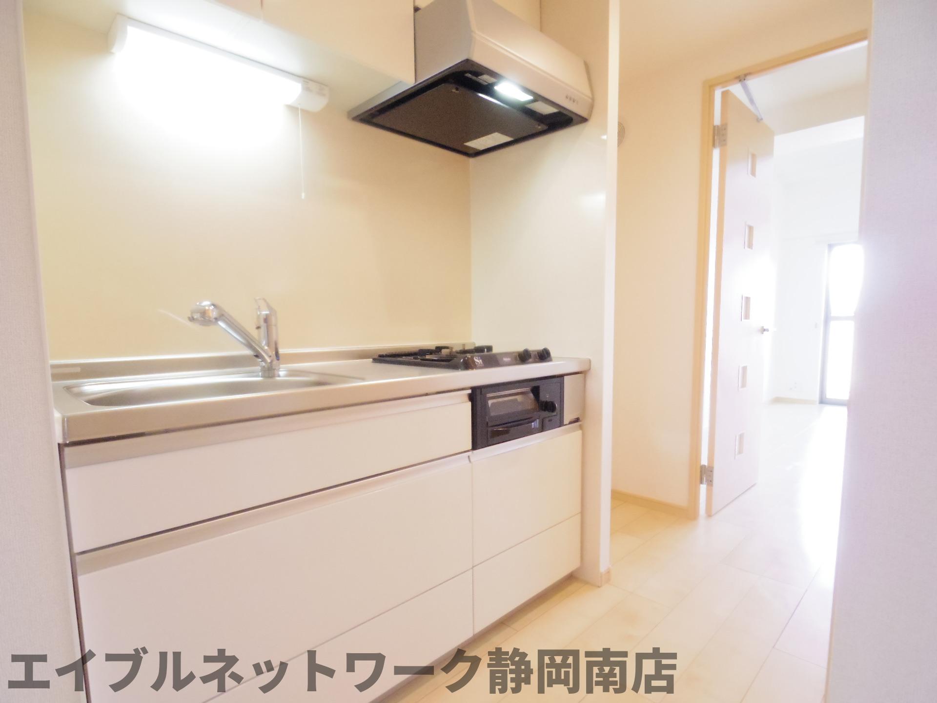 キッチン　コンパクトなキッチンで掃除もラクラク