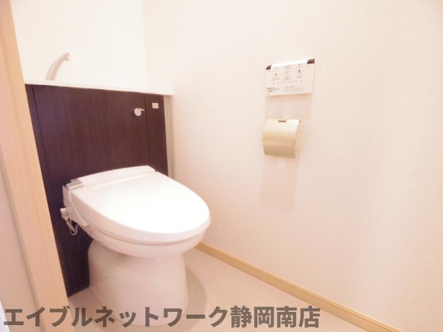 トイレ　落ち着いたトイレです