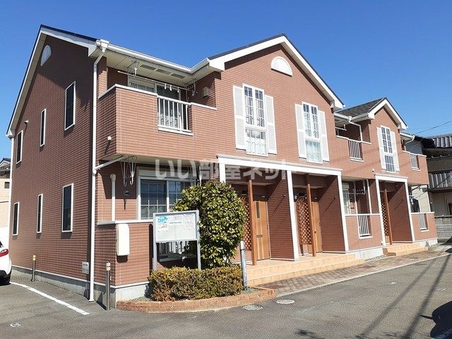 松山市粟井河原のアパートの建物外観