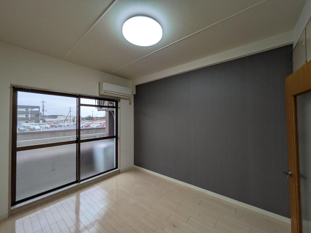 ウイングハイツ小山の居間写真