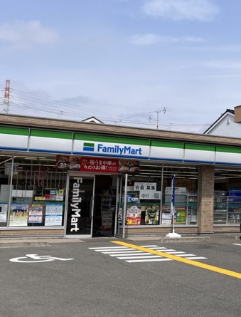 コンビニ　ファミリーマート枚方御殿山駅前店（コンビニ）まで480m