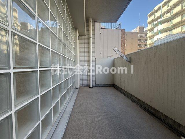 バルコニー　外からの目が気にならないバルコニーで洗濯物が干せます