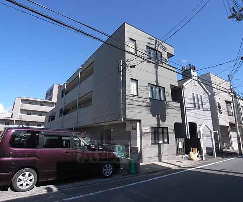 京都市伏見区雁金町のマンションの建物外観