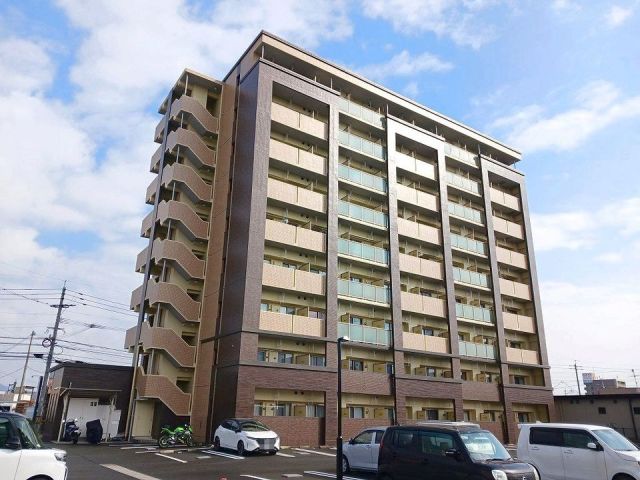 北九州市小倉南区長野本町のマンションの建物外観