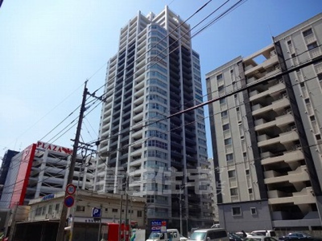福岡市中央区港のマンションの建物外観
