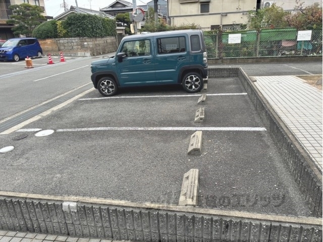 【レオパレス友呂岐の駐車場】