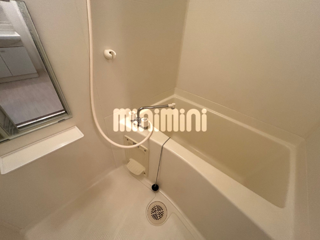 バス・シャワールーム　鏡付きです