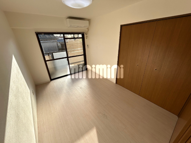 居室・リビング　南向きで明るいです