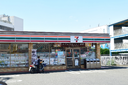 【茅ヶ崎市赤松町のアパートのコンビニ】