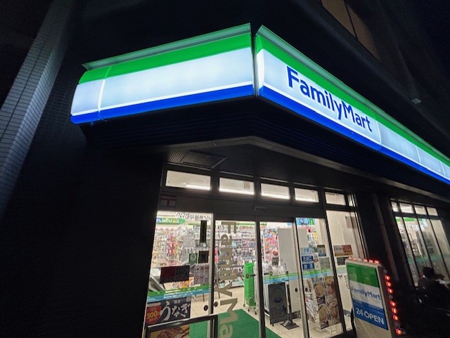 コンビニ　ファミリーマート 横浜戸部七丁目店（コンビニ）まで96m