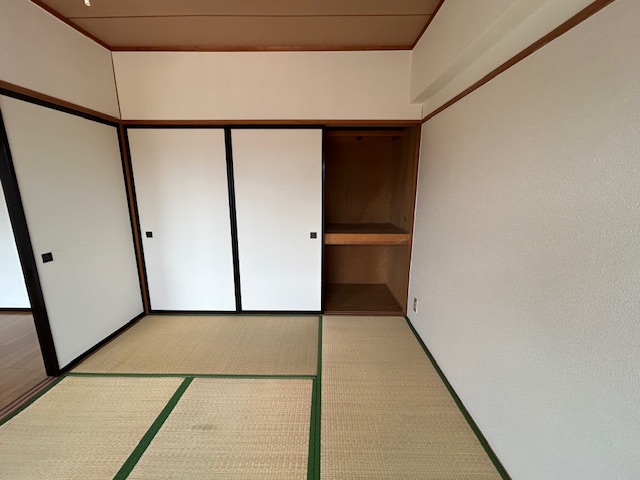 石堂ハイツ6号棟の内装写真