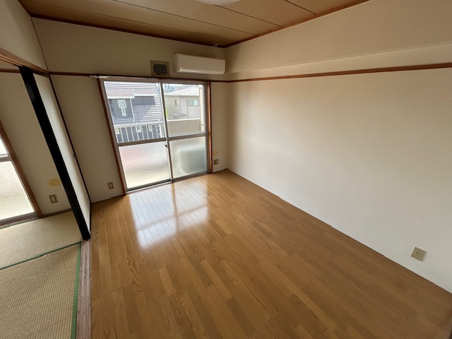 石堂ハイツ6号棟の居間写真