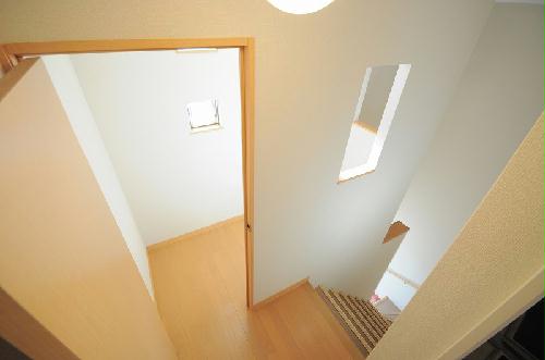 玄関　2階収納・専用階段