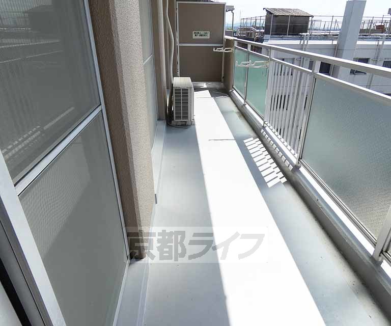 【京都市伏見区東浜南町のマンションのバルコニー】